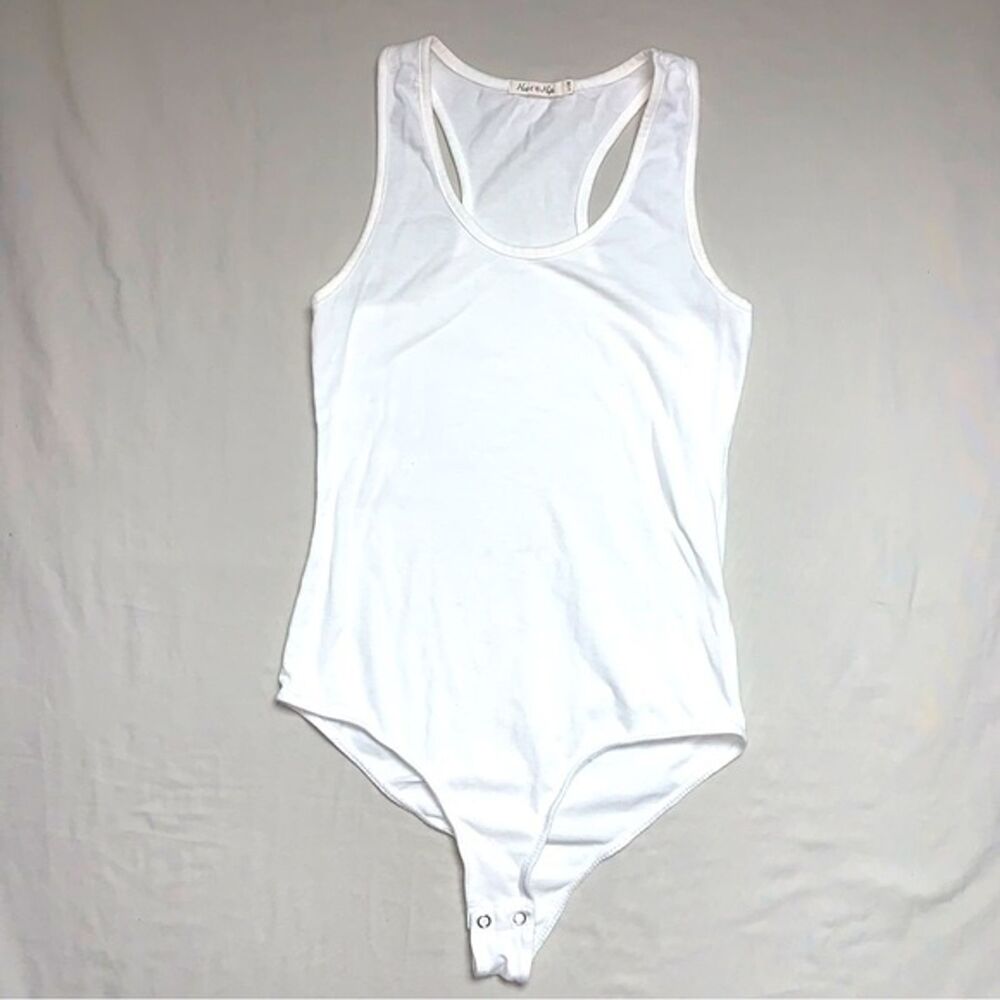 Heart & Hips White Bodysuit Medium Tank Sexy Snap Bodysuit Classic Basic Spring